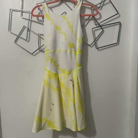 ❤️ SOLD Lululemon Court Crush Dress - Cross Court Wash Electric Lemon Size 8 - Picture 5 of 9